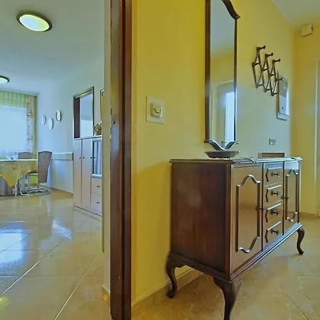 Komfortable Bozica 1 Apartment *