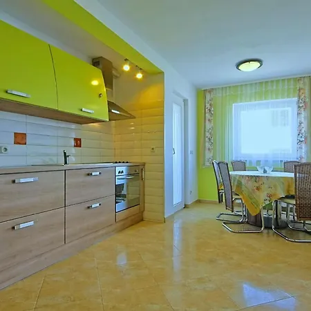 Komfortable Bozica 1 *