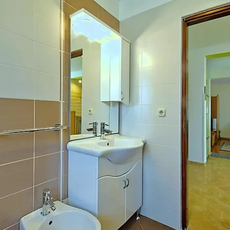 Komfortable Bozica 1 *