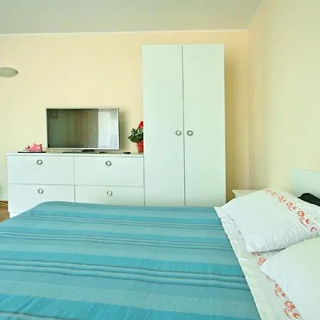 Apartment Komfortable Bozica 1