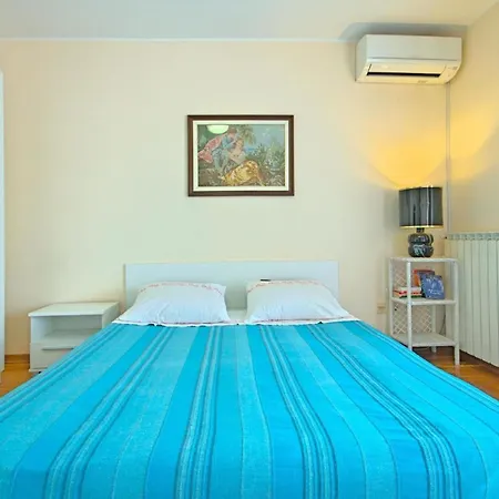 Komfortable Bozica 1 Apartment *
